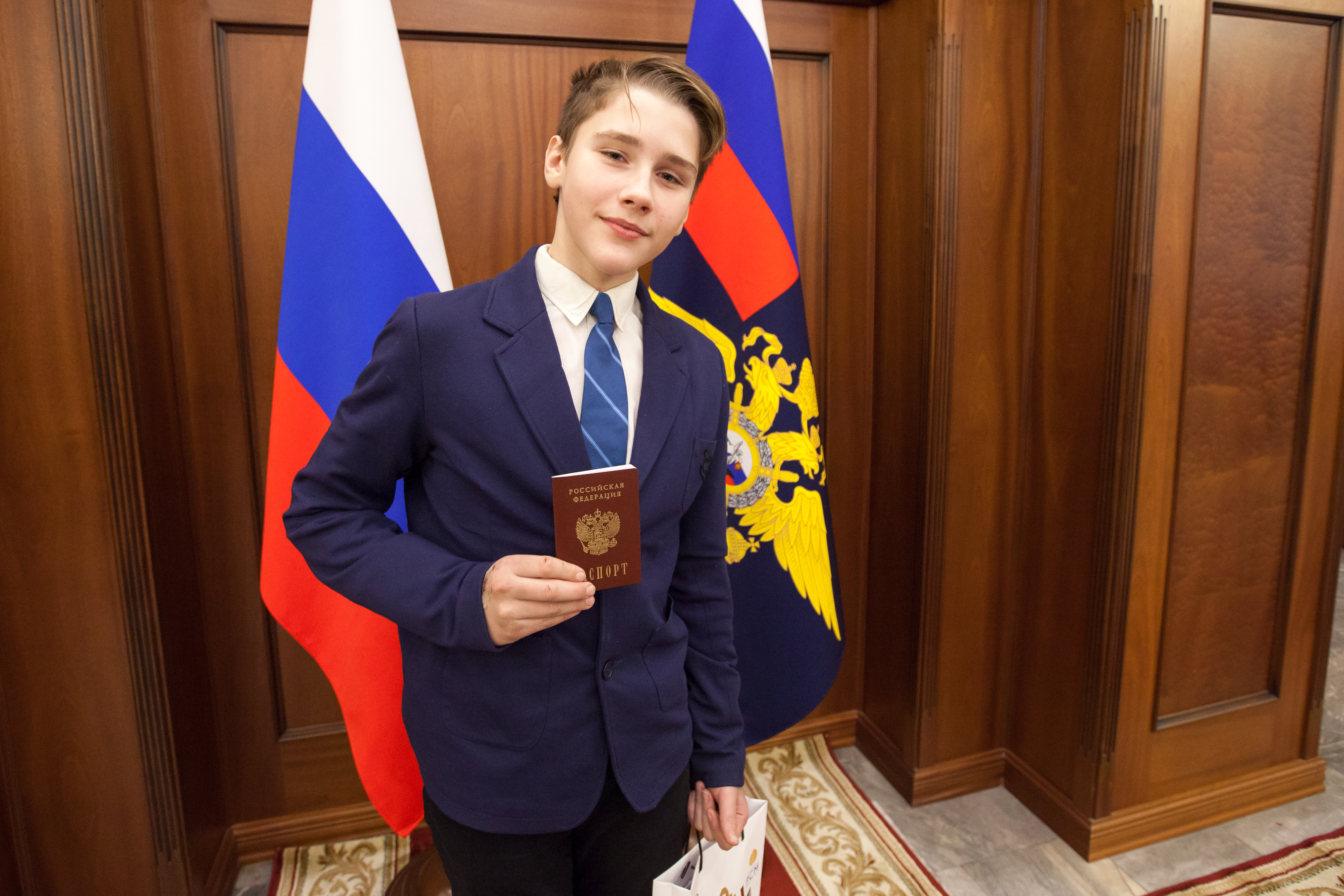 Получи паспорт гражданина РФ на торжественной церемонии в Москве!